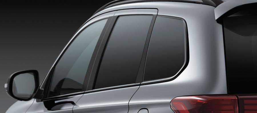 Детали экстерьера Mitsubishi Outlander Black Edition 2018 года  (JP) (фото 6 из 18)